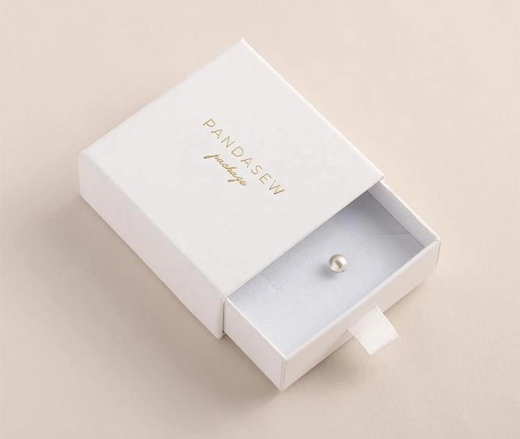 white cardboard jewelry boxes
